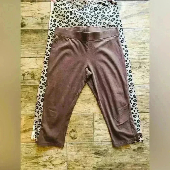Lot of 3 leggins best fit women x-small or youth XL - Picture 2 of 8